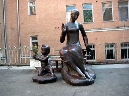Kiev secret place - Monument to mother and her child