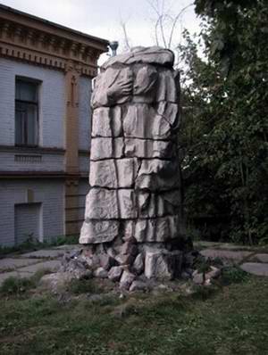 Kiev secret place - Headless monument to princess Olga