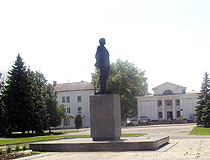 Monument to Lenin in Izium (dismantled in 2016)