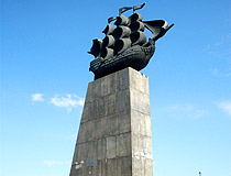 Monument to the First Shipmen - the main symbol of Kherson
