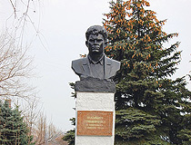 Gribinichenko monument